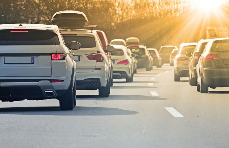 (2)車線逸脱防止（Line Keep Assist）：車線を逸脱しそうになると警報音を発したり、自動的にステアリングをアシストしたりする